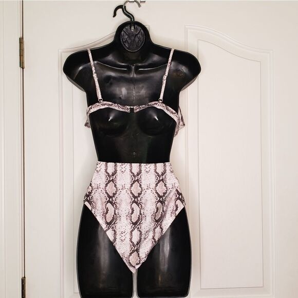 Bikini   - Picture 4 of 5